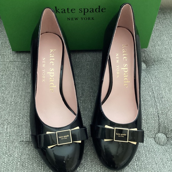 kate spade new york Women's Bowdie Wedge Pumps, size 8, $268 - Picture 4 of 12